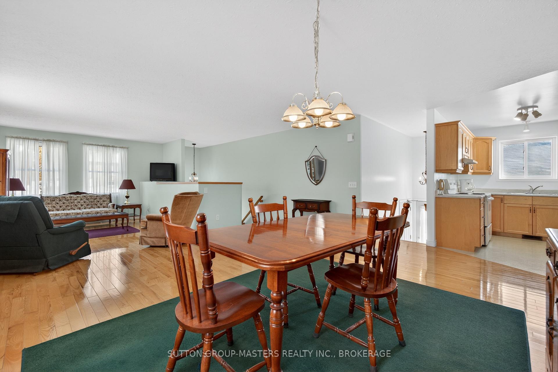 Photo 13 of 36 Joyce Street, Kingston, Rideau — HOMEH