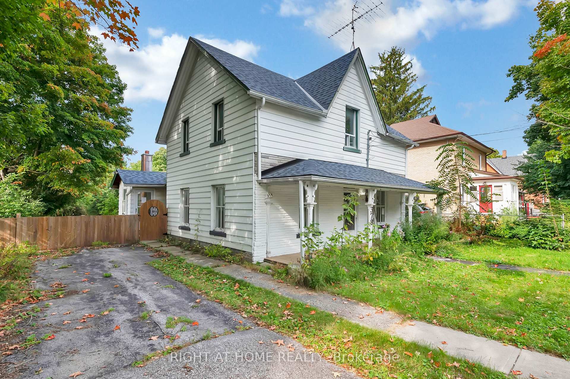 Photo 2 of 378 Main Street, Brock, Beaverton — HOMEH