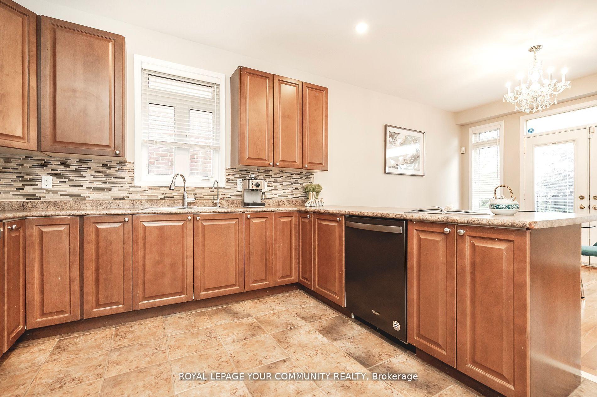 Photo 11 of 116 Winchester Terrace, Barrie, Innis-Shore — HOMEH