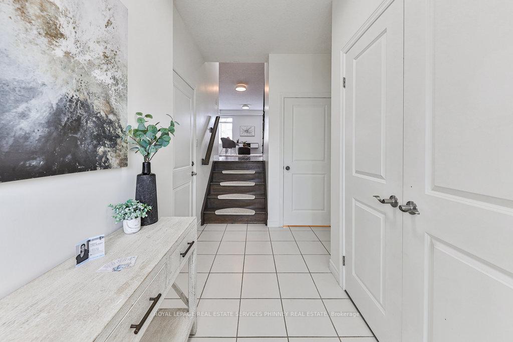 Photo 2 of 20 Cutts Crescent, Hamilton, Binbrook — HOMEH