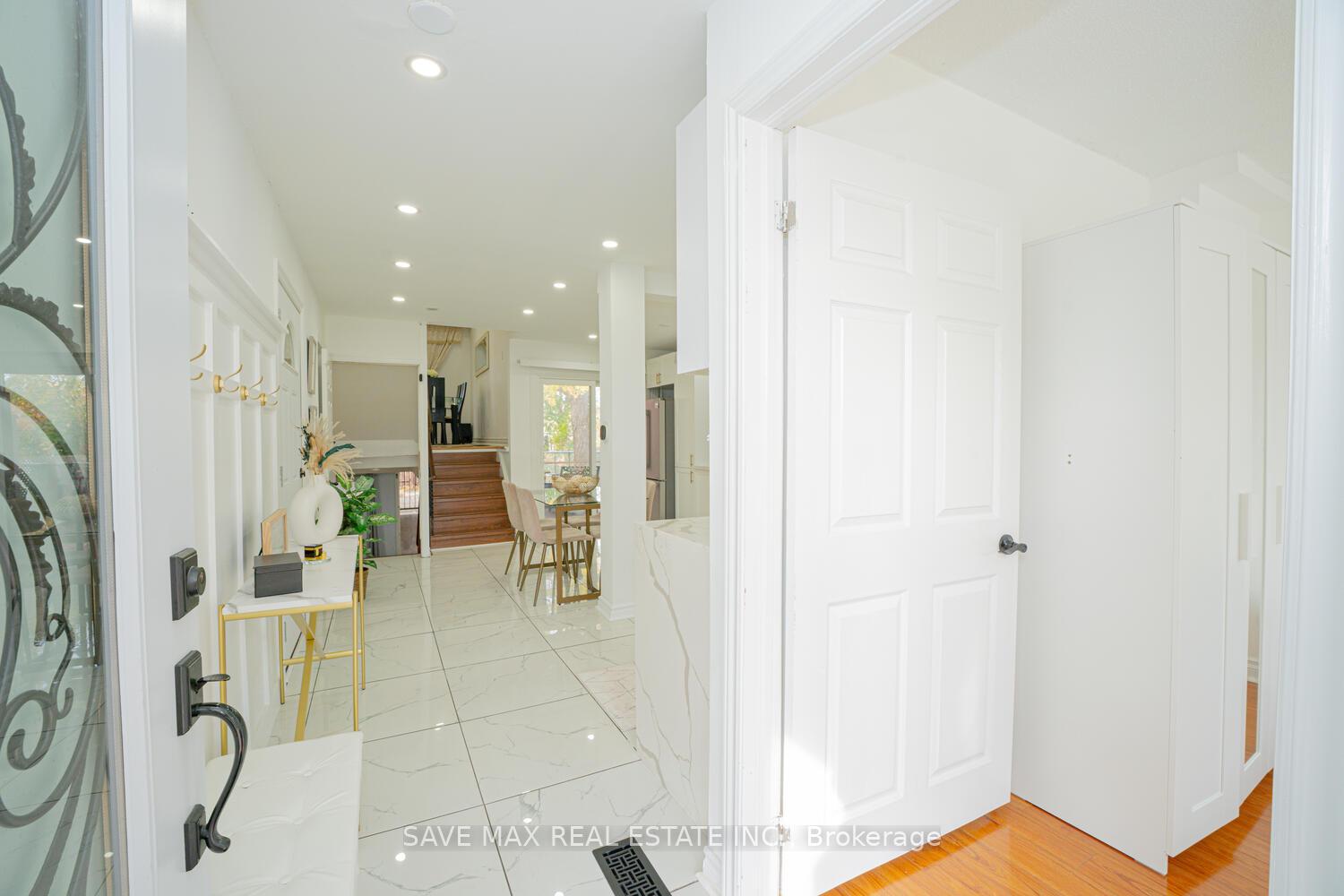 Photo 9 of 55 Crosswood Lane, Brampton, Brampton North — HOMEH