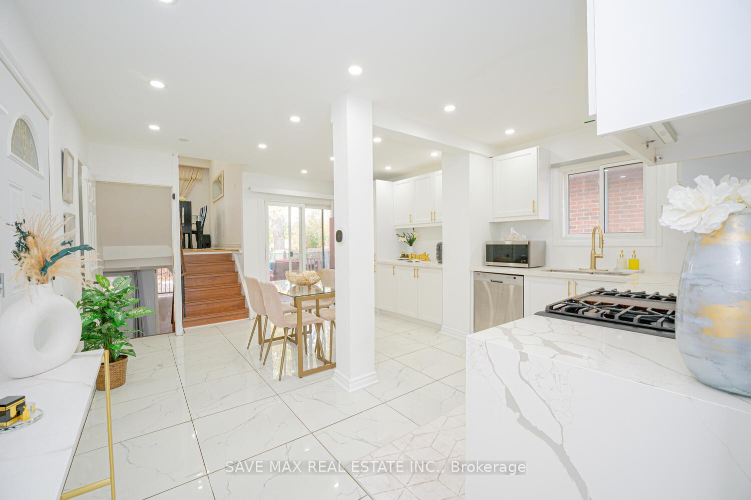 Photo 4 of 55 Crosswood Lane, Brampton, Brampton North — HOMEH