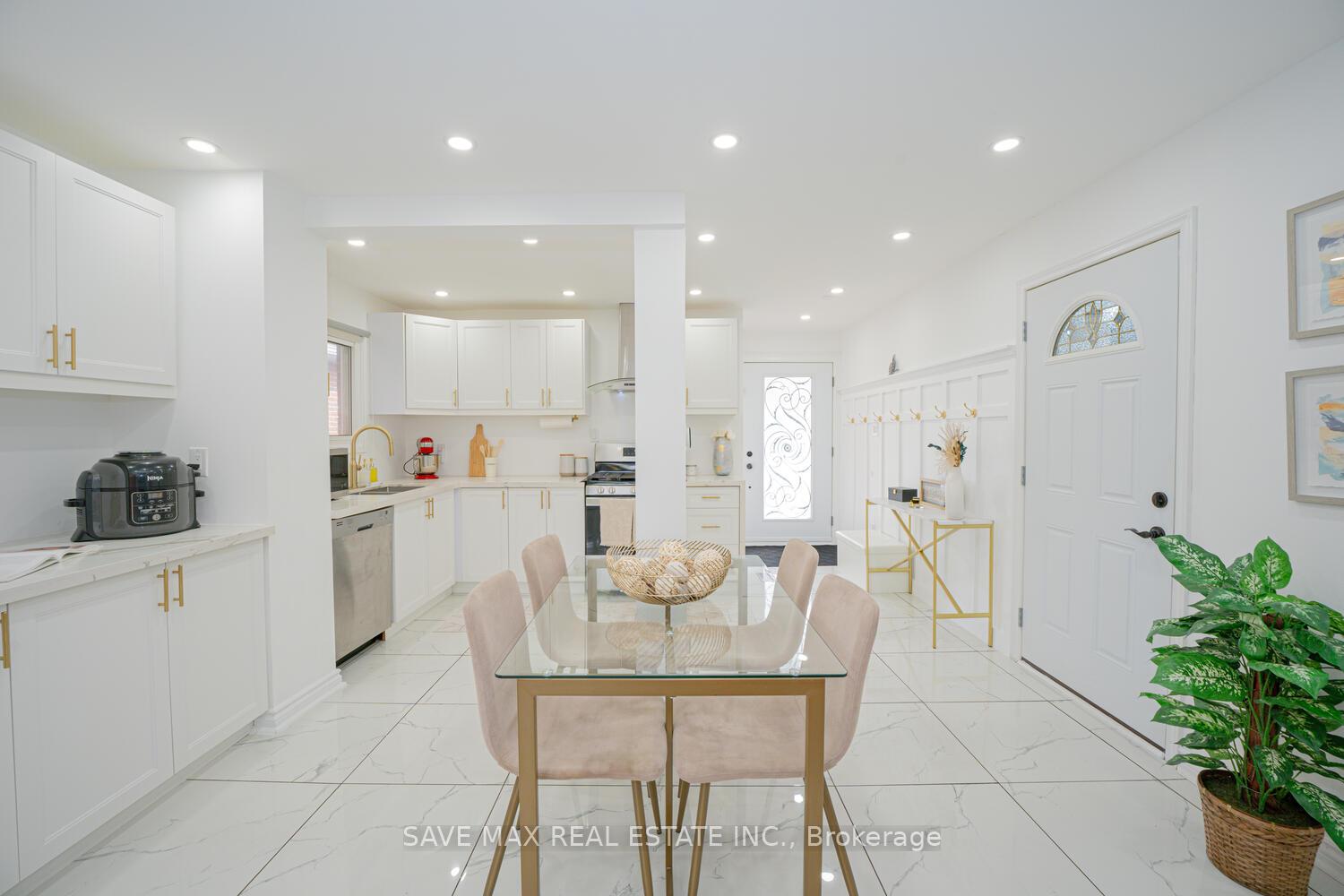Photo 8 of 55 Crosswood Lane, Brampton, Brampton North — HOMEH