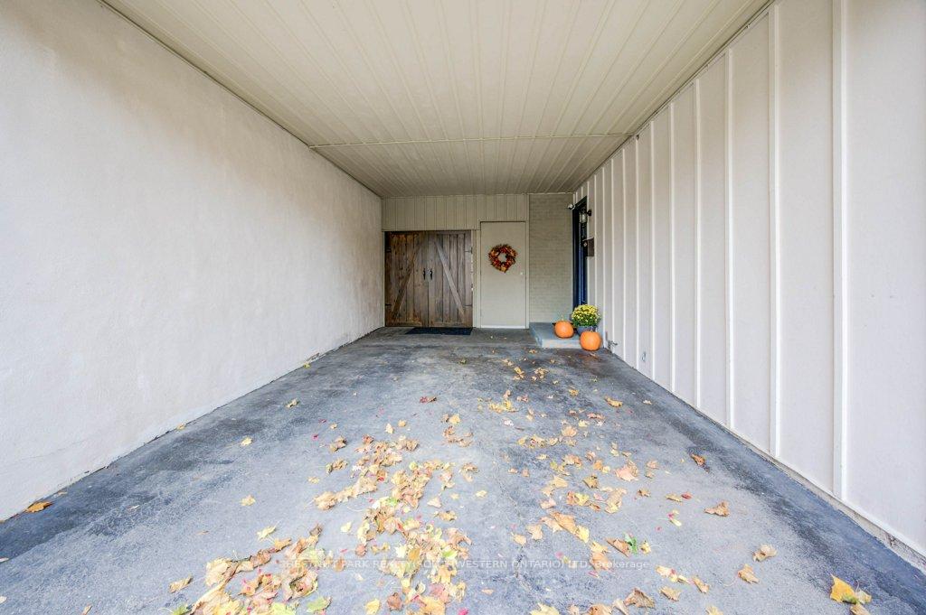 Photo 2 of 48 Hickson Drive, Kitchener — HOMEH