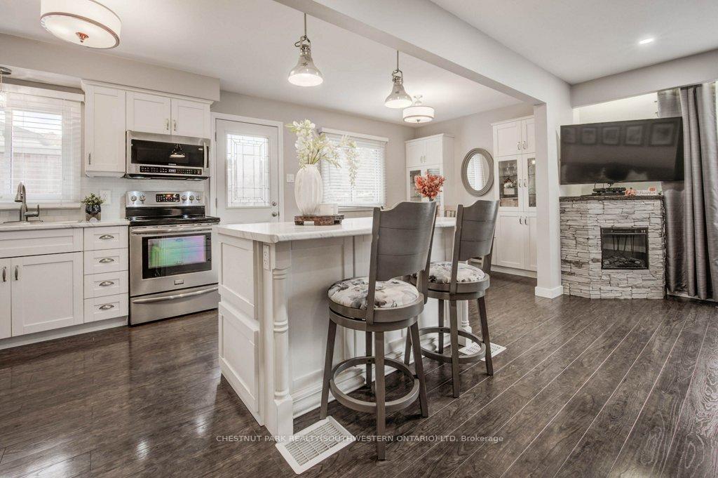 Photo 15 of 48 Hickson Drive, Kitchener — HOMEH