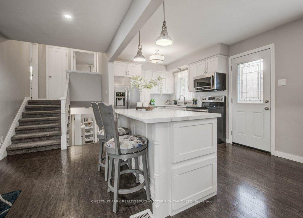 Photo 5 of 48 Hickson Drive, Kitchener — HOMEH