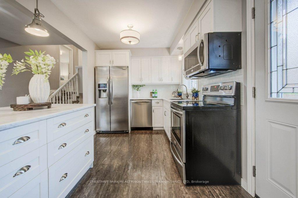 Photo 10 of 48 Hickson Drive, Kitchener — HOMEH