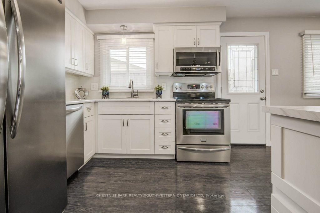 Photo 11 of 48 Hickson Drive, Kitchener — HOMEH