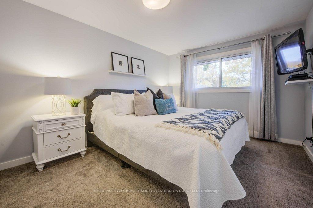 Photo 19 of 48 Hickson Drive, Kitchener — HOMEH