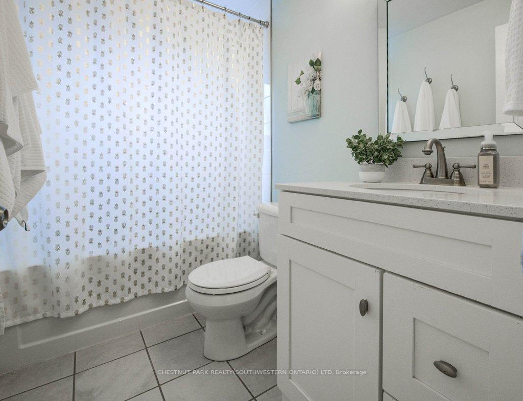 Photo 20 of 48 Hickson Drive, Kitchener — HOMEH