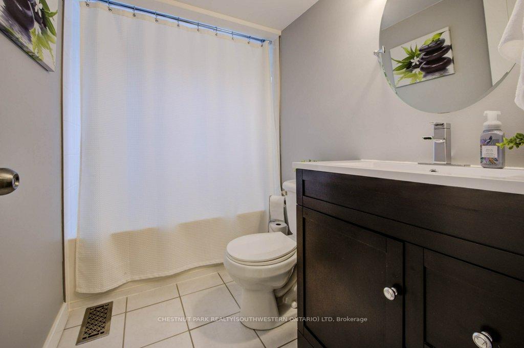 Photo 23 of 48 Hickson Drive, Kitchener — HOMEH