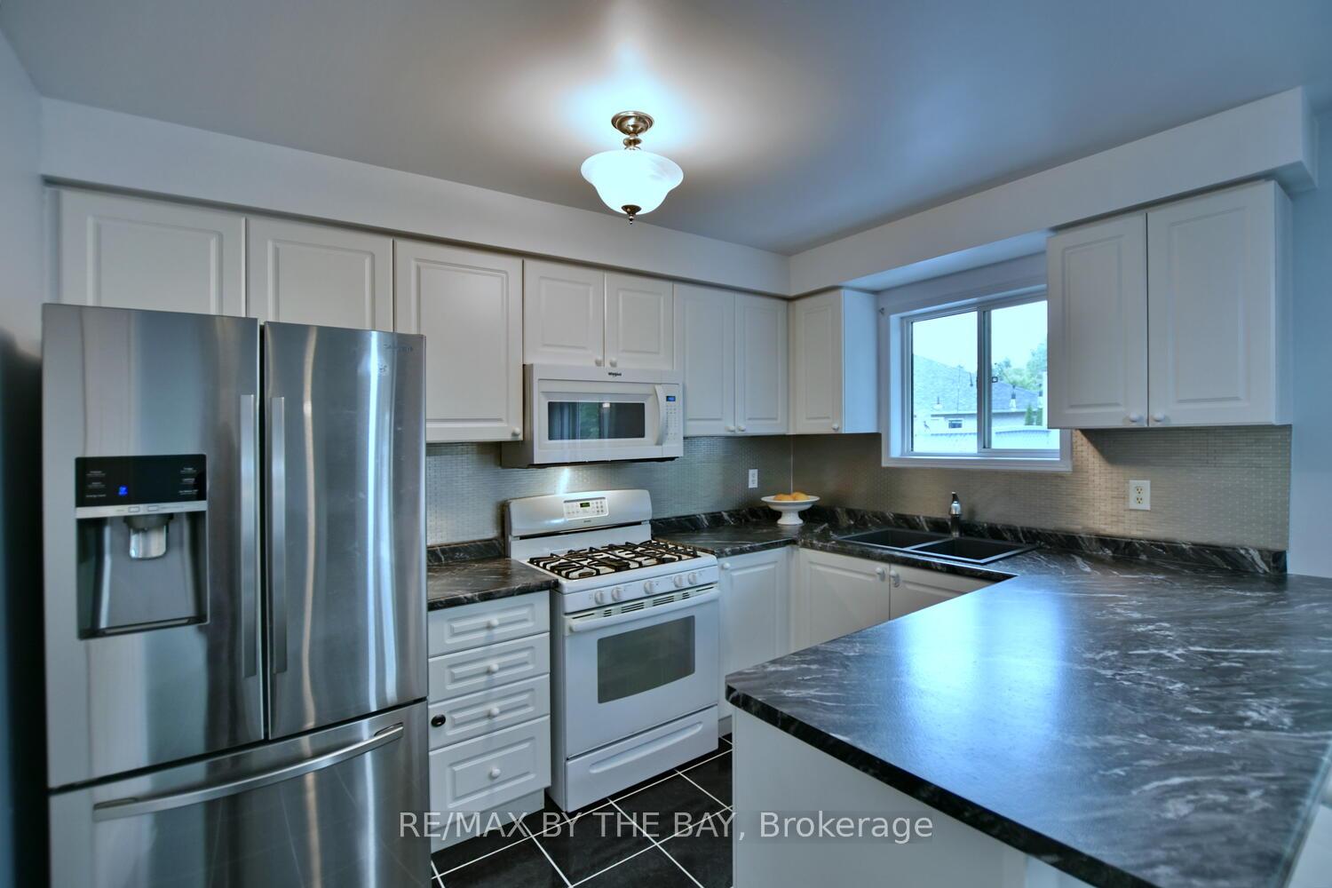 Photo 2 of 22 Silversands Crescent, Wasaga Beach — HOMEH