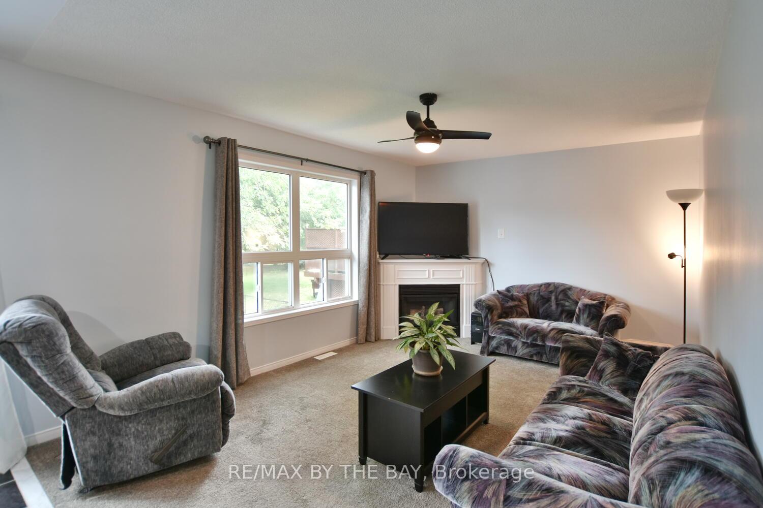 Photo 3 of 22 Silversands Crescent, Wasaga Beach — HOMEH