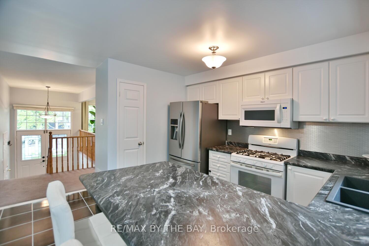 Photo 14 of 22 Silversands Crescent, Wasaga Beach — HOMEH
