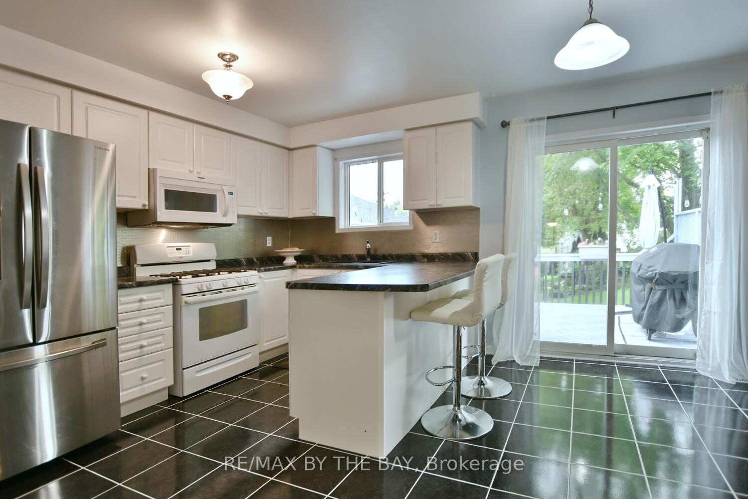 Photo 12 of 22 Silversands Crescent, Wasaga Beach — HOMEH