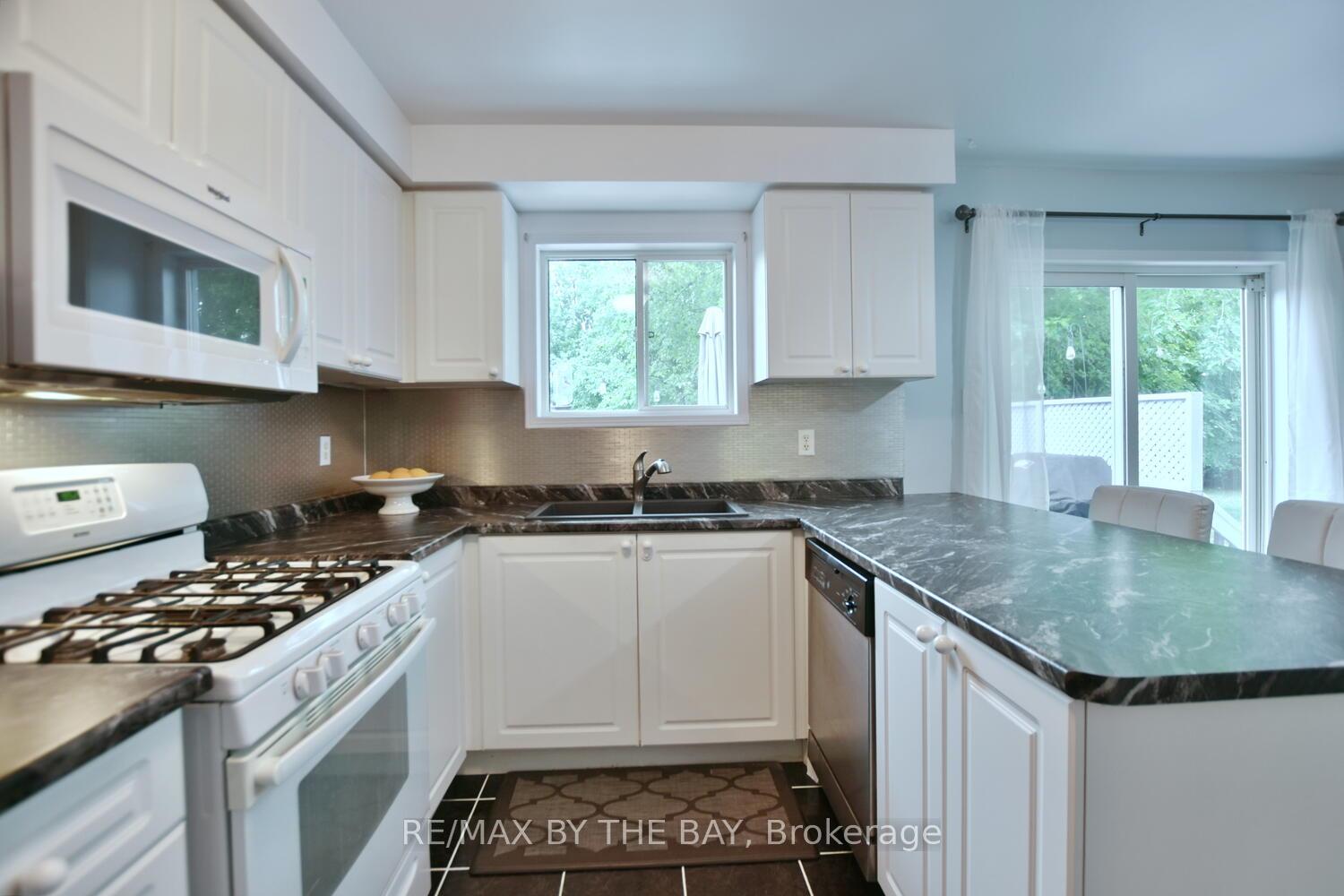 Photo 16 of 22 Silversands Crescent, Wasaga Beach — HOMEH
