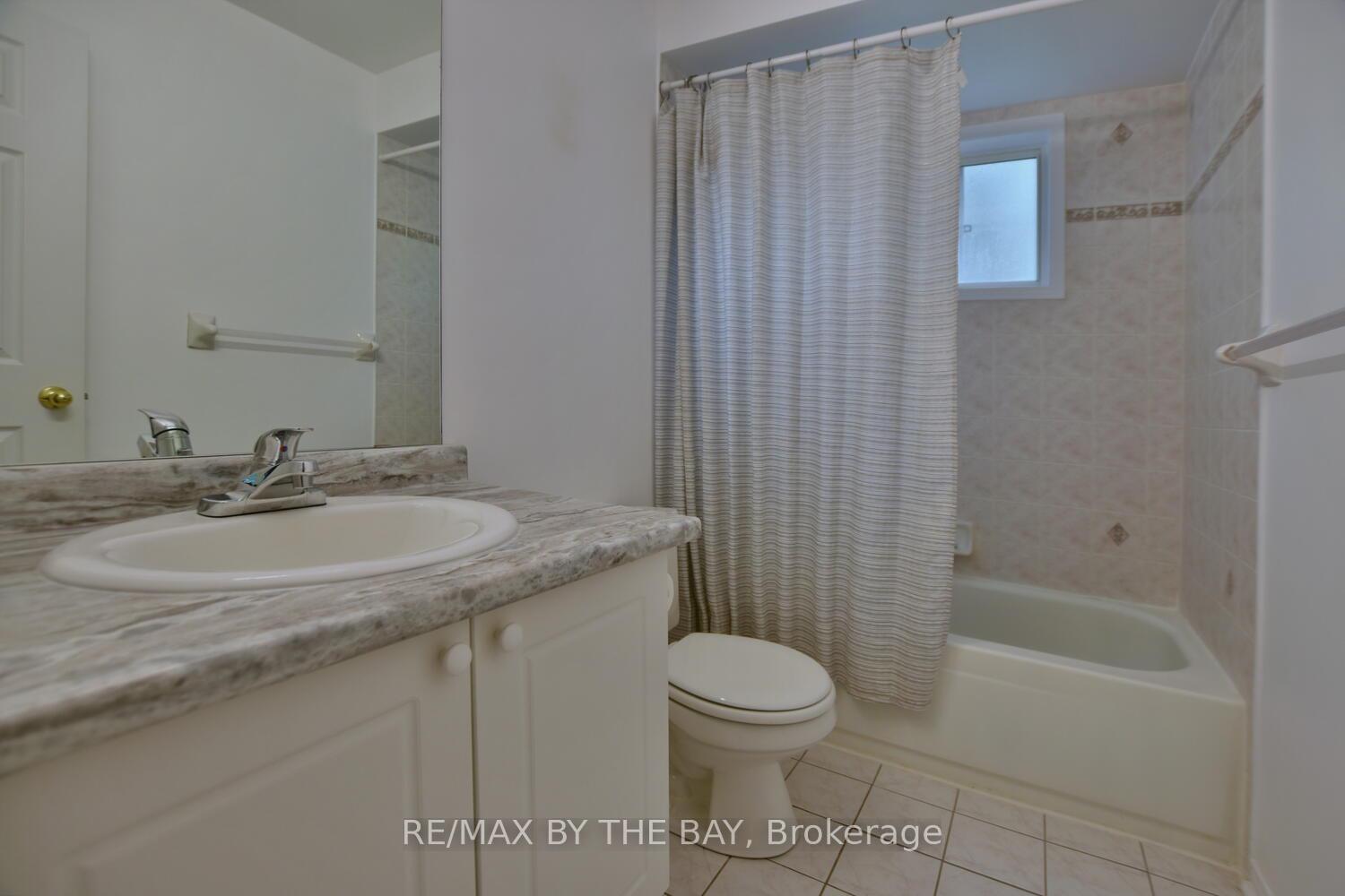 Photo 17 of 22 Silversands Crescent, Wasaga Beach — HOMEH