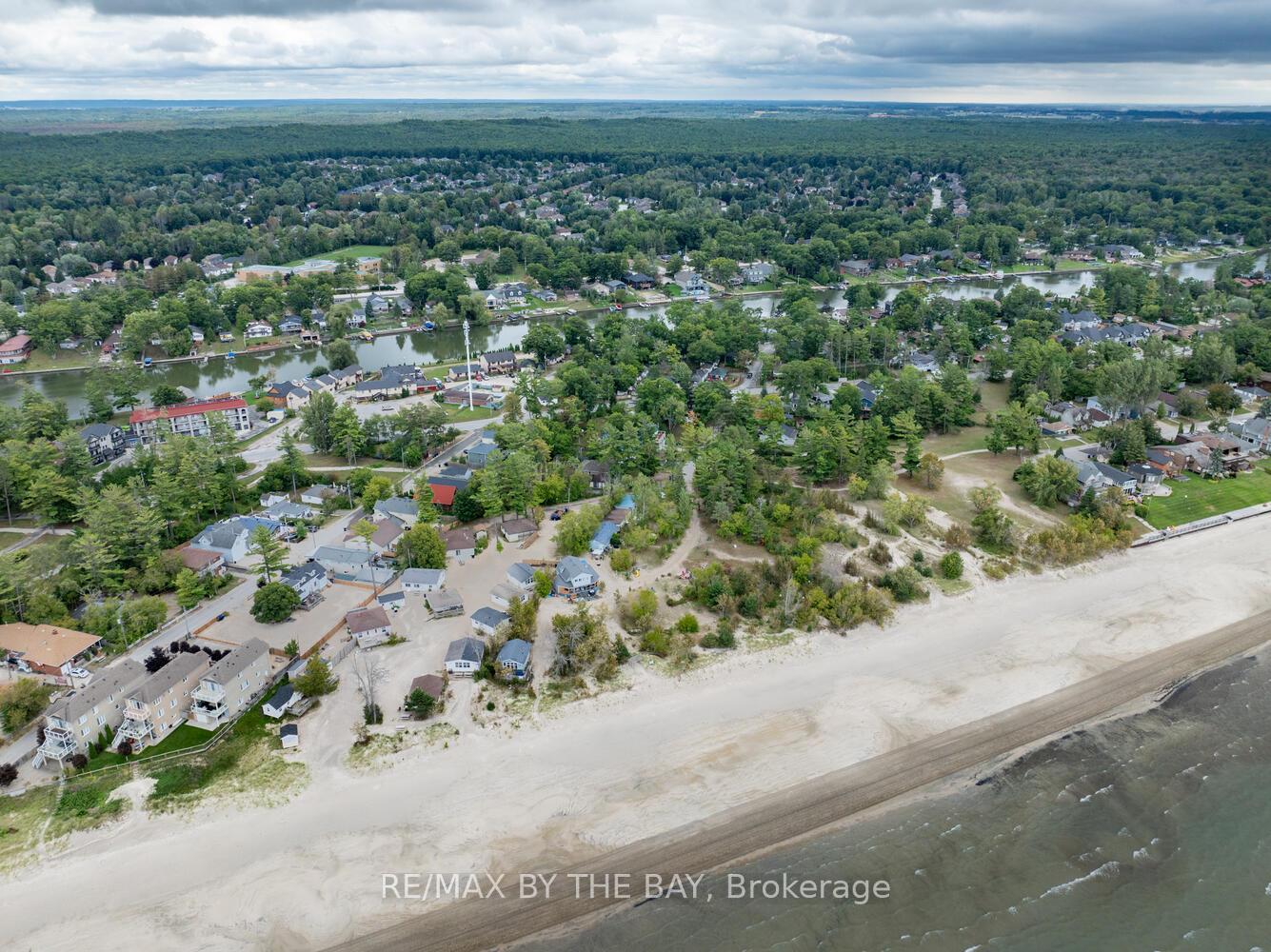 Photo 36 of 22 Silversands Crescent, Wasaga Beach — HOMEH