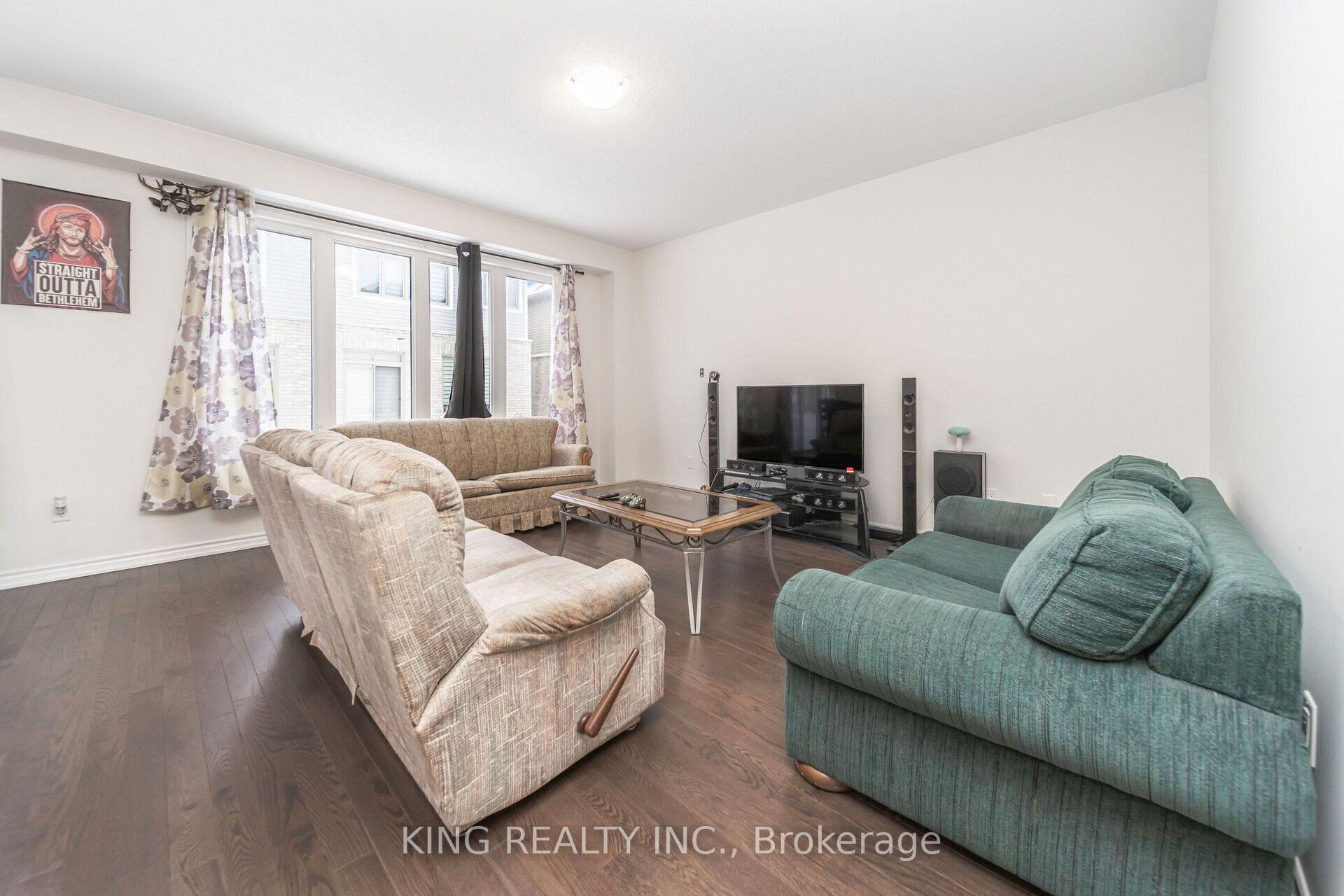 Photo 13 of 52 Gemini Drive, Barrie, Rural Barrie Southeast — HOMEH