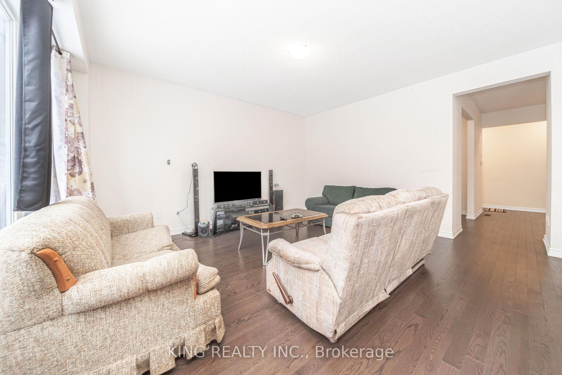 Photo 21 of 52 Gemini Drive, Barrie, Rural Barrie Southeast — HOMEH