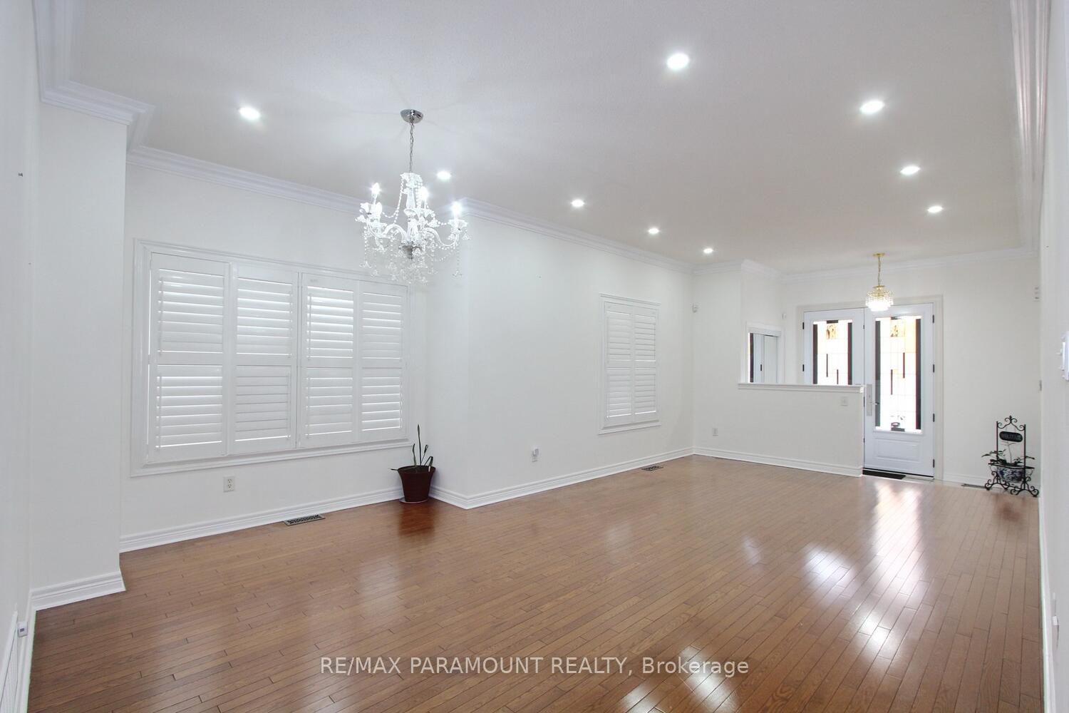 Photo 4 of 21 Frobischer Drive, Brampton, Sandringham-Wellington — HOMEH