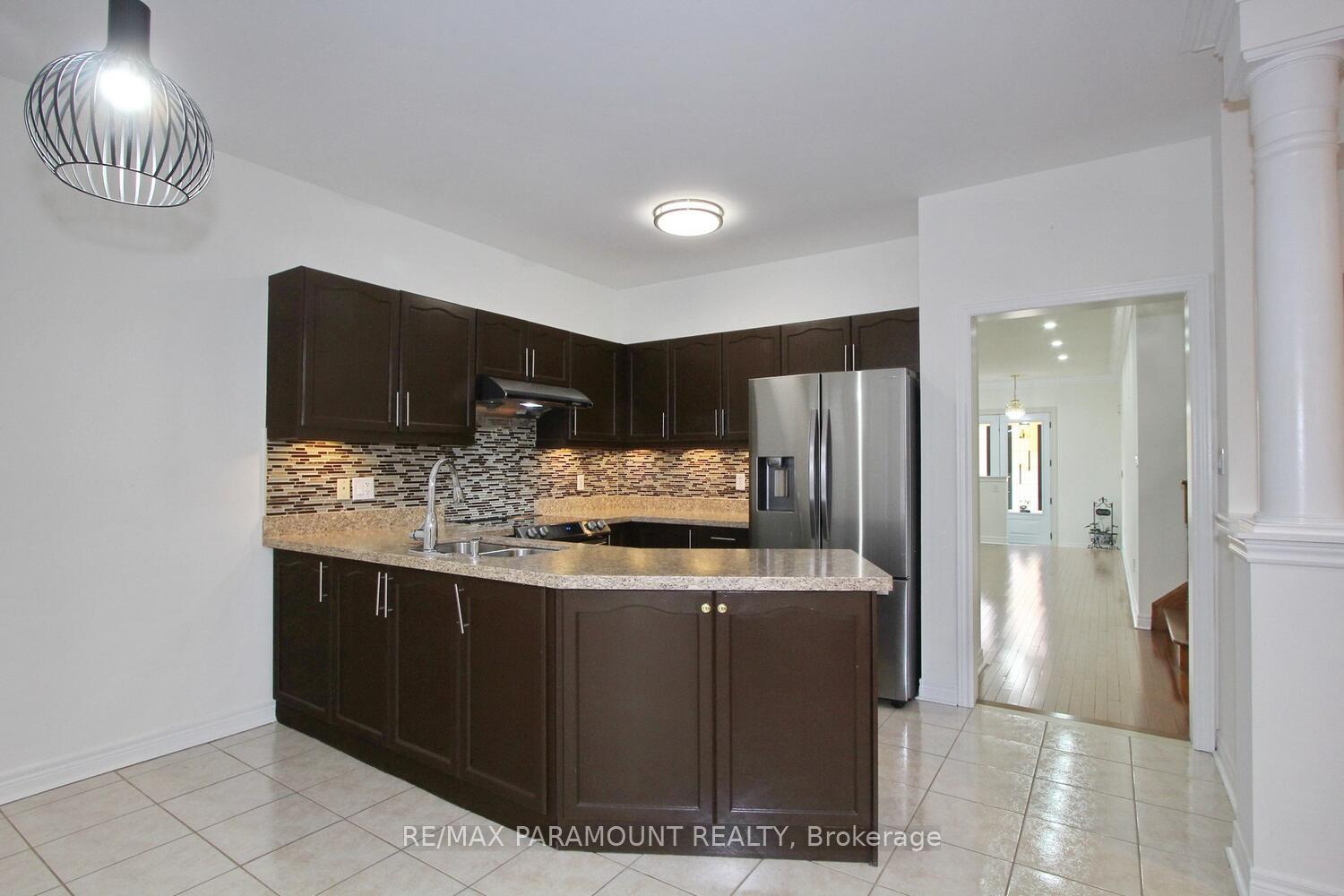 Photo 7 of 21 Frobischer Drive, Brampton, Sandringham-Wellington — HOMEH
