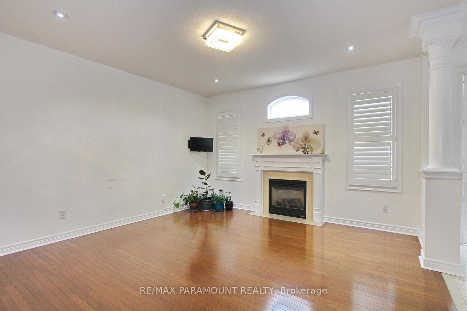 Photo 6 of 21 Frobischer Drive, Brampton, Sandringham-Wellington — HOMEH
