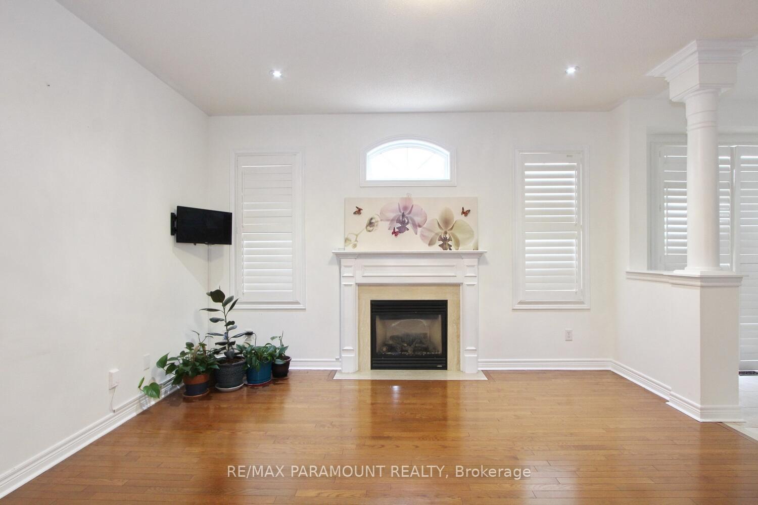 Photo 8 of 21 Frobischer Drive, Brampton, Sandringham-Wellington — HOMEH