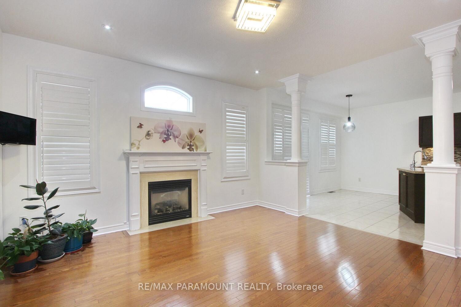 Photo 9 of 21 Frobischer Drive, Brampton, Sandringham-Wellington — HOMEH