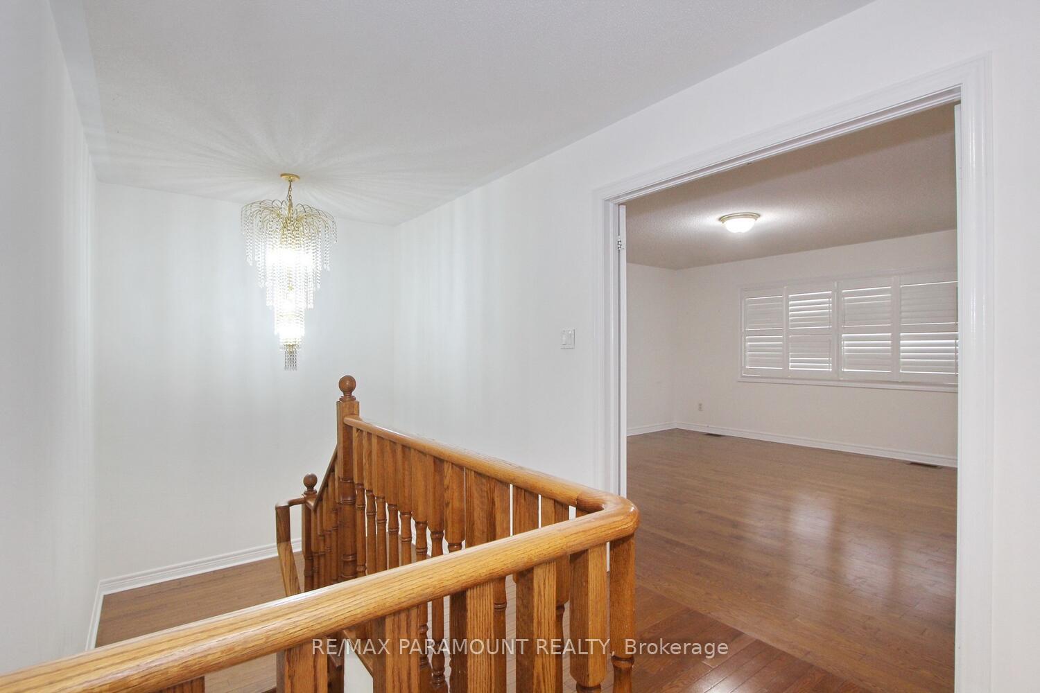 Photo 11 of 21 Frobischer Drive, Brampton, Sandringham-Wellington — HOMEH