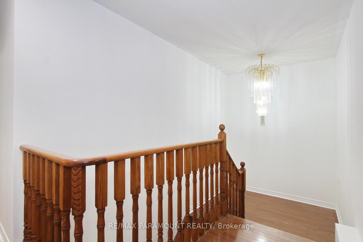 Photo 10 of 21 Frobischer Drive, Brampton, Sandringham-Wellington — HOMEH