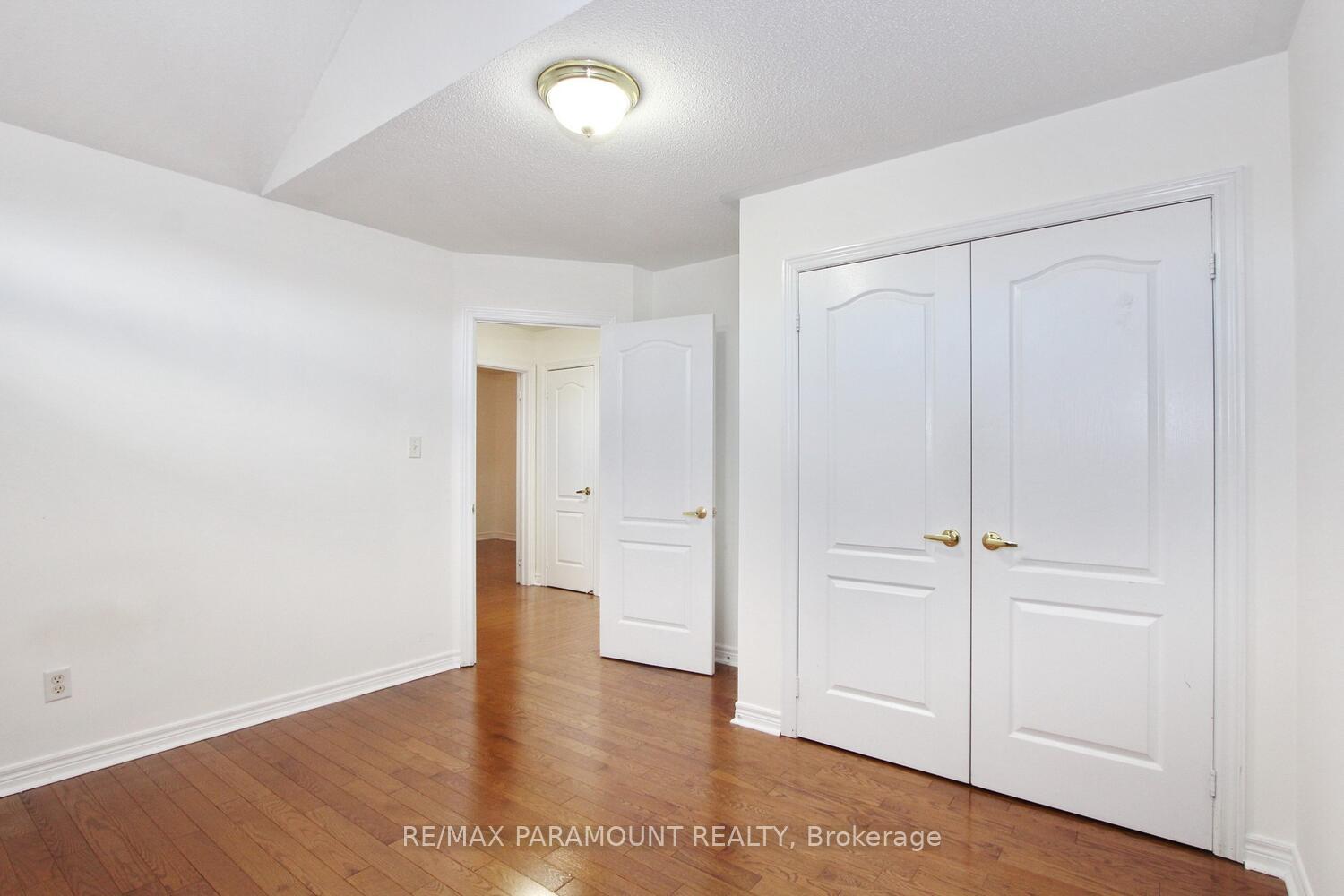 Photo 12 of 21 Frobischer Drive, Brampton, Sandringham-Wellington — HOMEH
