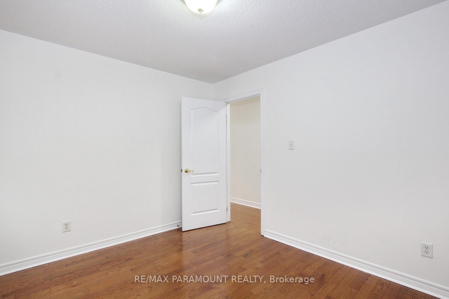 Photo 14 of 21 Frobischer Drive, Brampton, Sandringham-Wellington — HOMEH