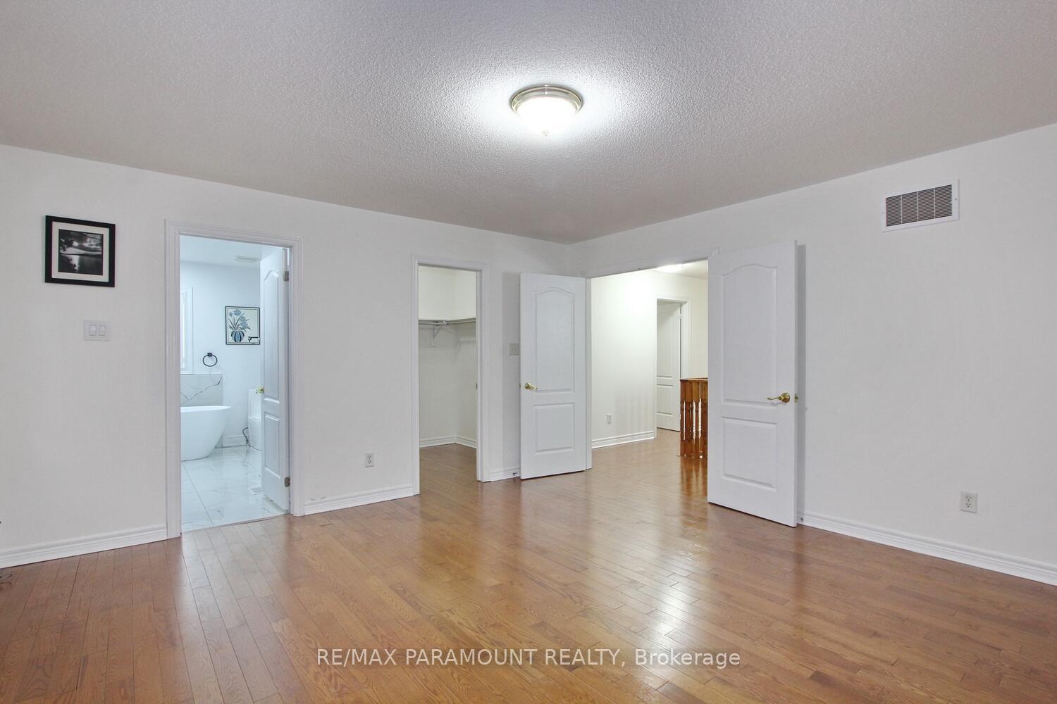 Photo 18 of 21 Frobischer Drive, Brampton, Sandringham-Wellington — HOMEH