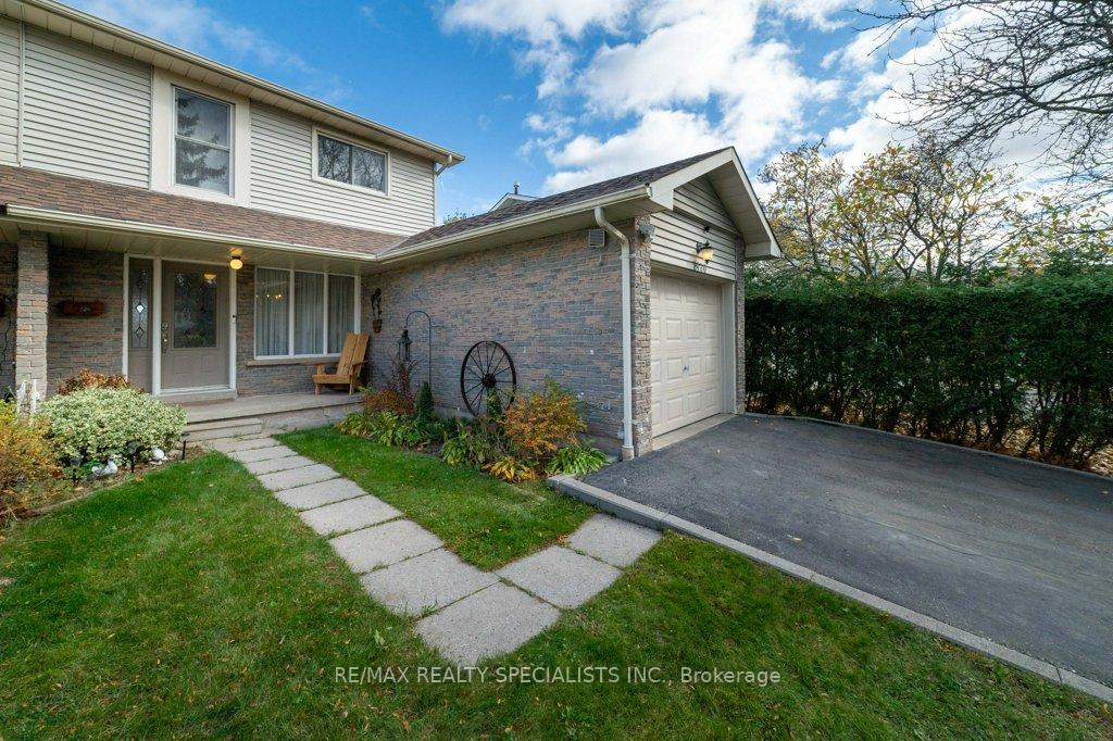 Photo 1 of 2470 Cobbinshaw Circle, Mississauga, Meadowvale — HOMEH