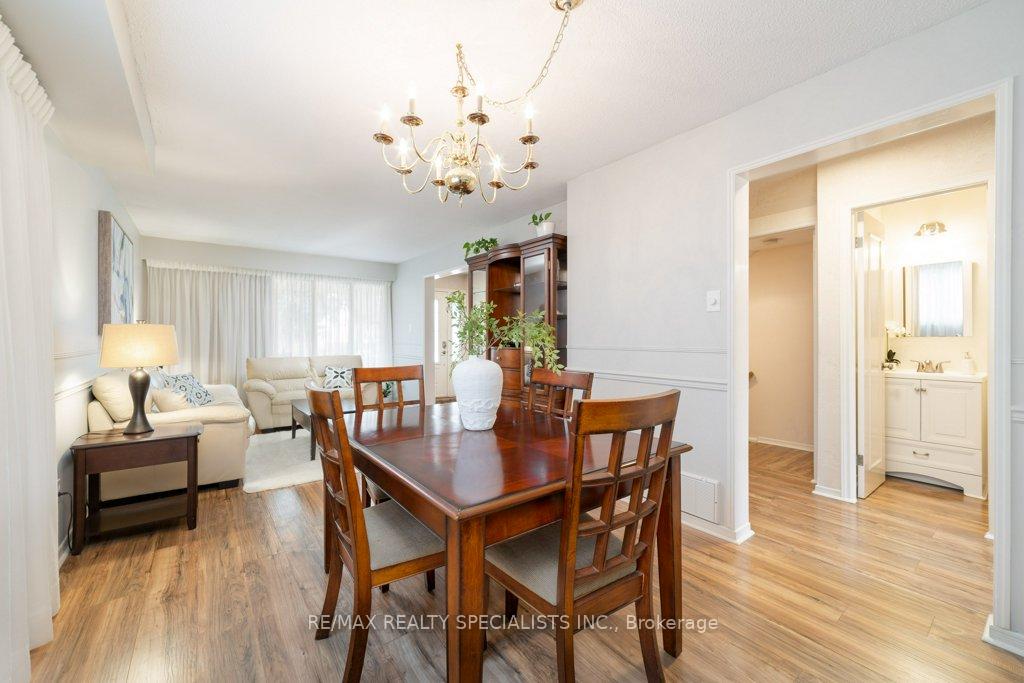 Photo 16 of 2470 Cobbinshaw Circle, Mississauga, Meadowvale — HOMEH