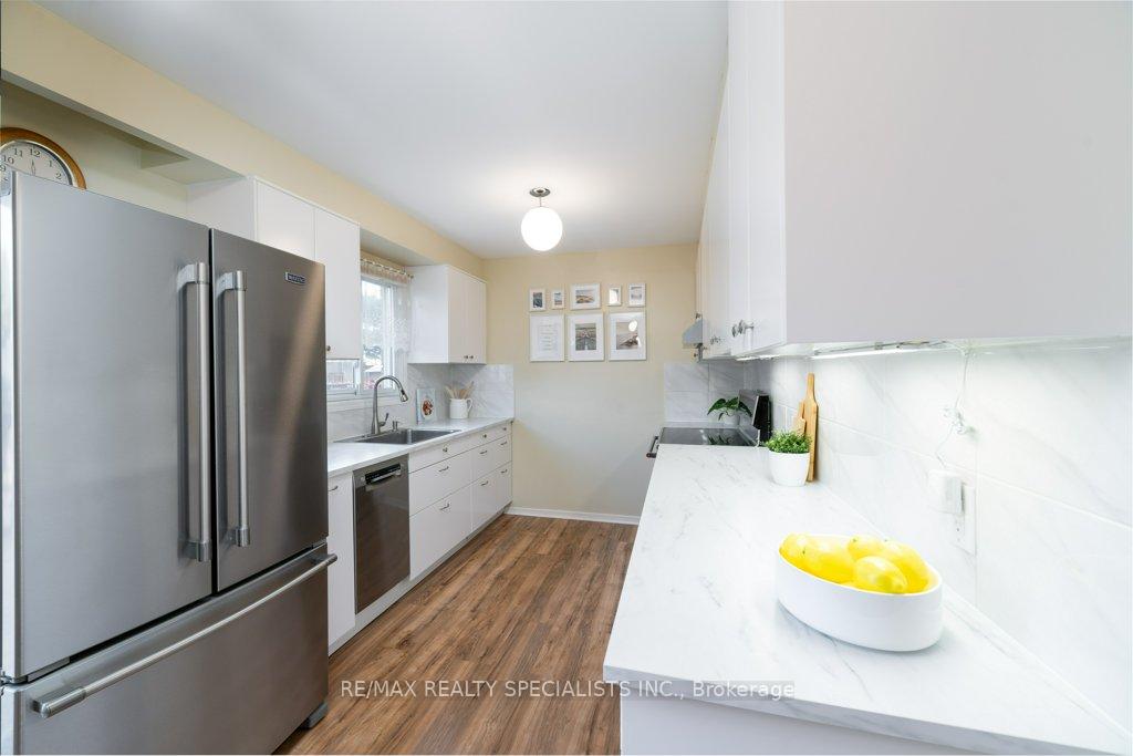 Photo 11 of 2470 Cobbinshaw Circle, Mississauga, Meadowvale — HOMEH