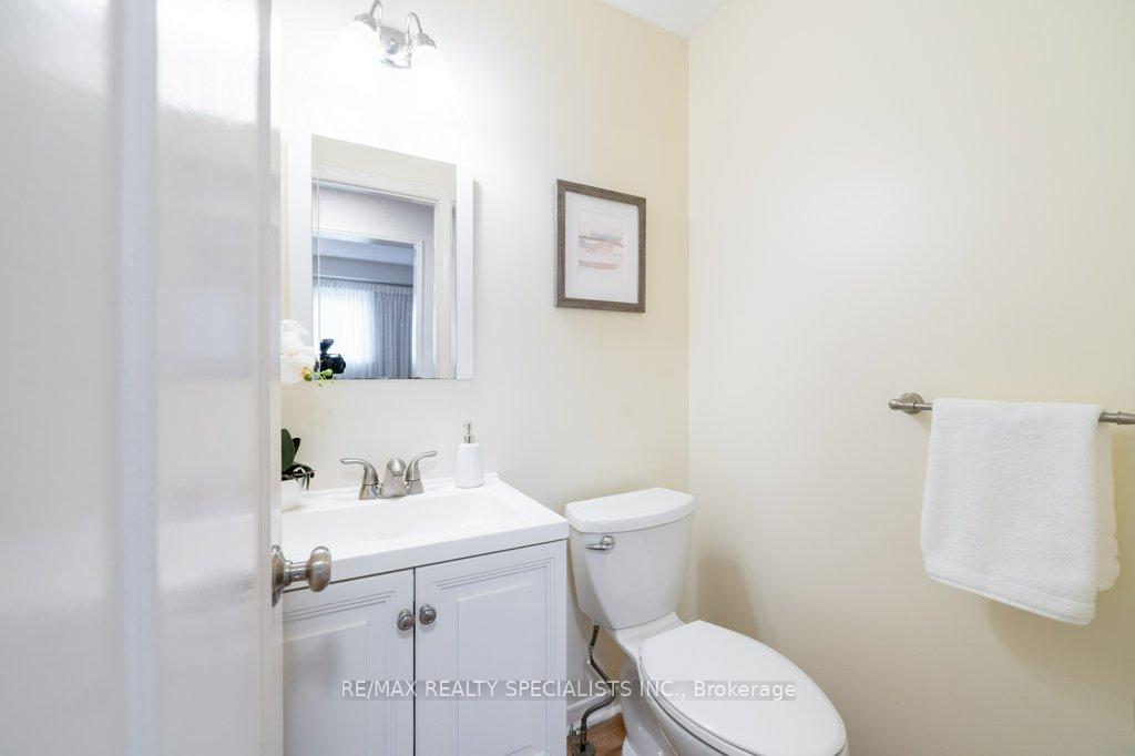 Photo 12 of 2470 Cobbinshaw Circle, Mississauga, Meadowvale — HOMEH