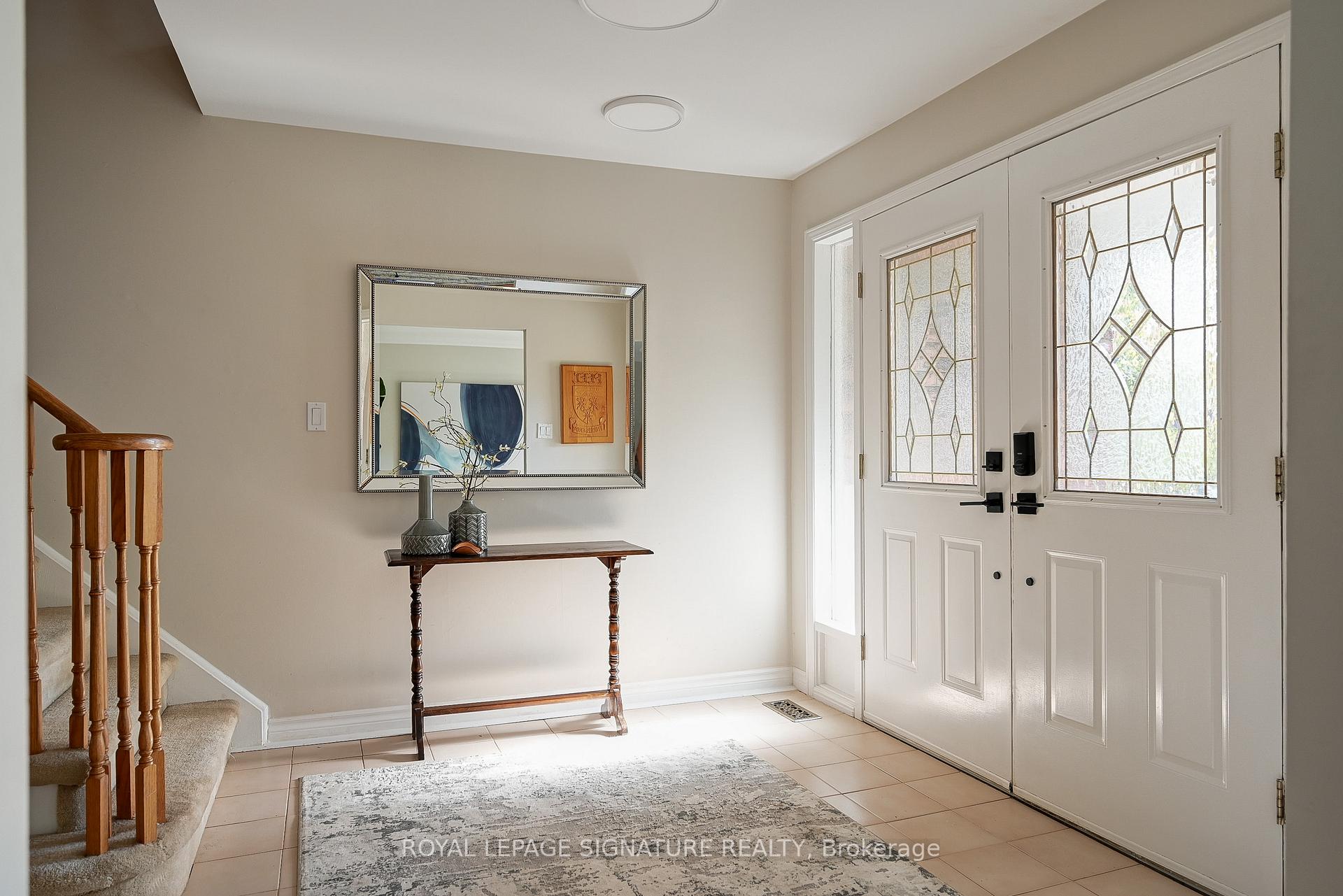 Photo 5 of 26 Oak Lea Circle, Markham, Markham Village — HOMEH