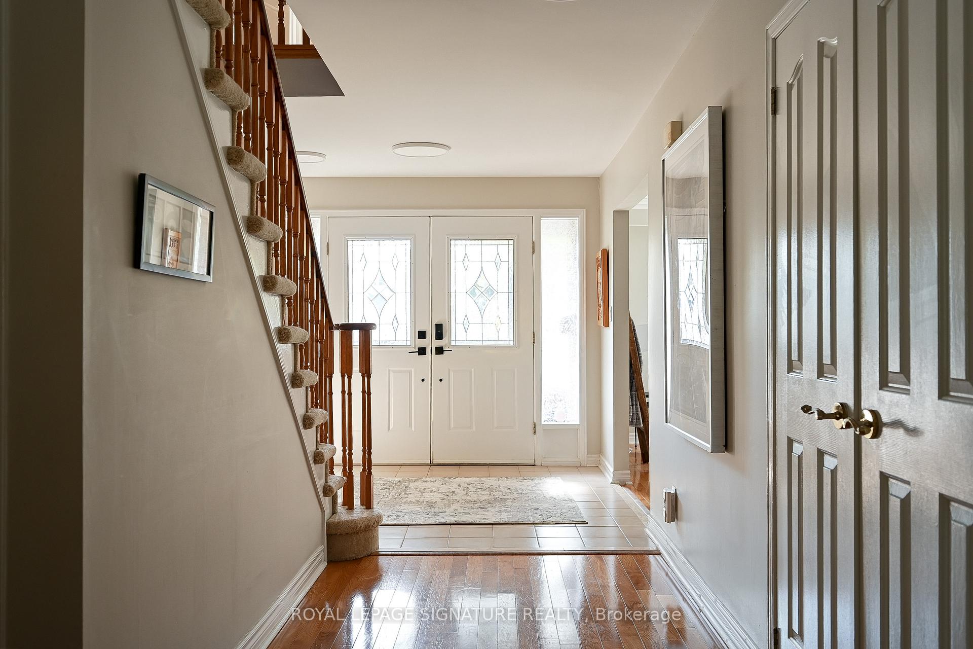 Photo 3 of 26 Oak Lea Circle, Markham, Markham Village — HOMEH