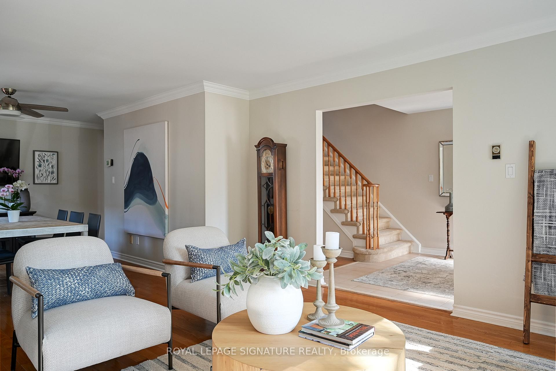 Photo 9 of 26 Oak Lea Circle, Markham, Markham Village — HOMEH
