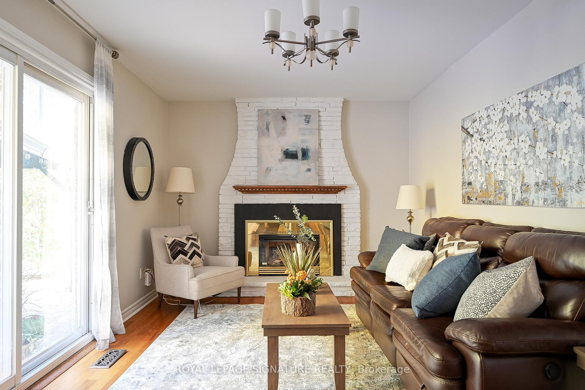 Photo 10 of 26 Oak Lea Circle, Markham, Markham Village — HOMEH