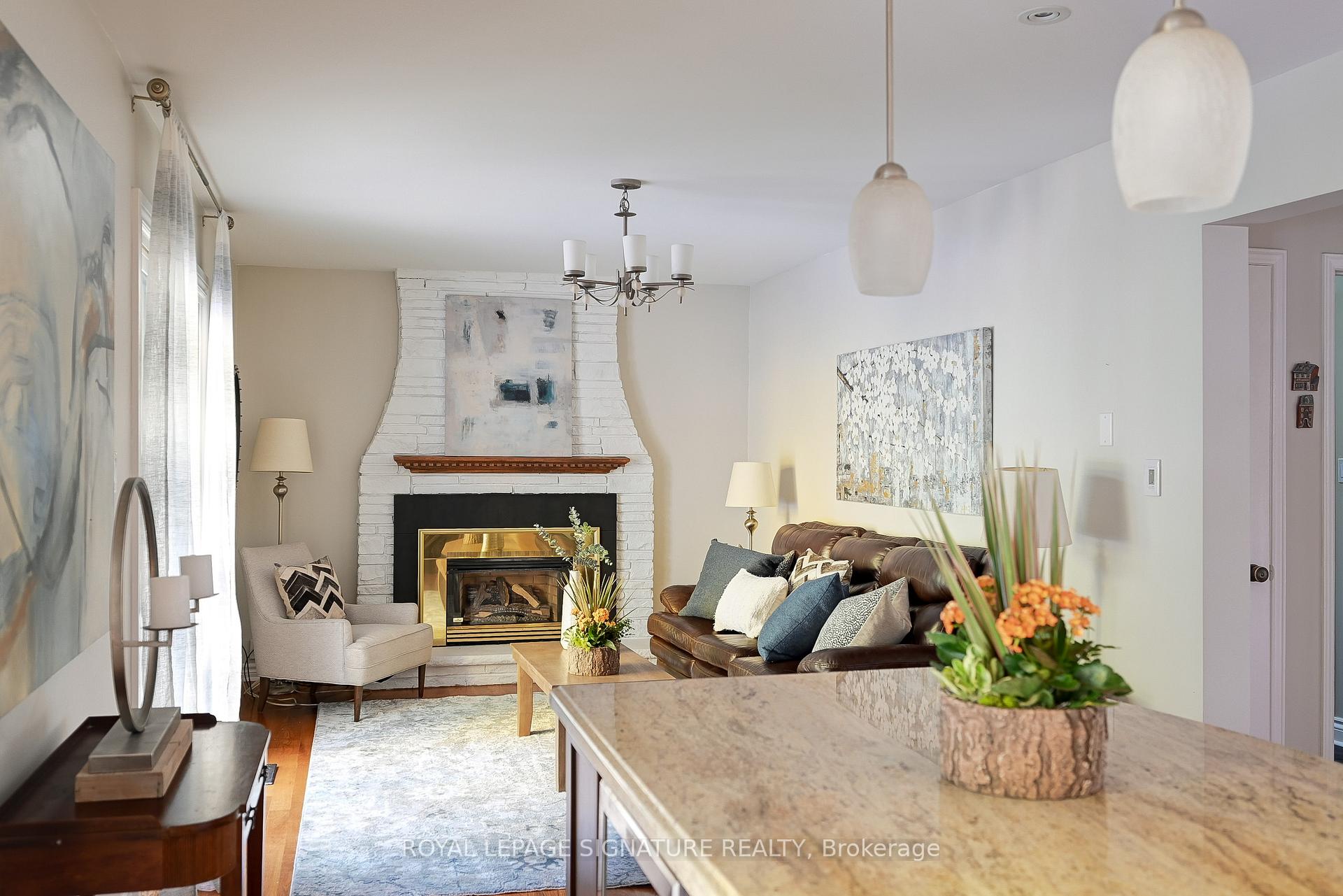Photo 7 of 26 Oak Lea Circle, Markham, Markham Village — HOMEH
