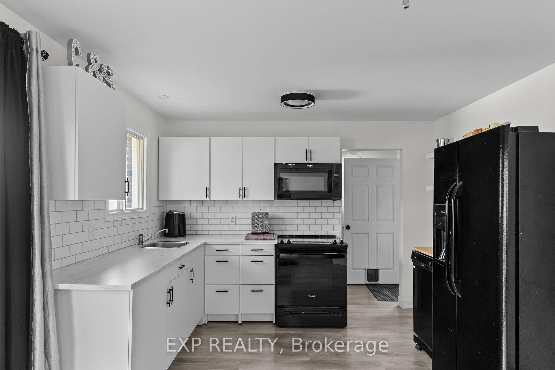 Photo 2 of 264 Warrington Road, Clearview, Stayner — HOMEH