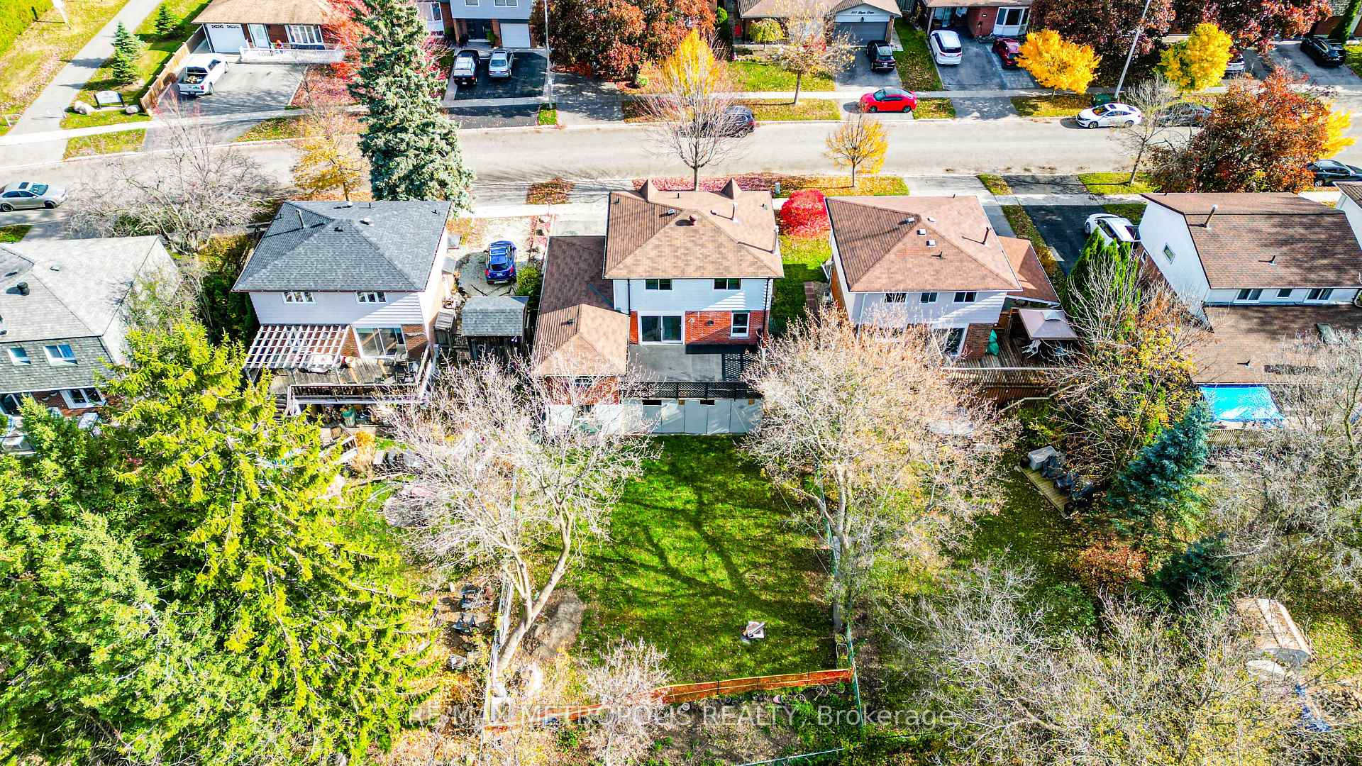 Photo 3 of 306 Lupin Drive, Whitby, Downtown Whitby — HOMEH