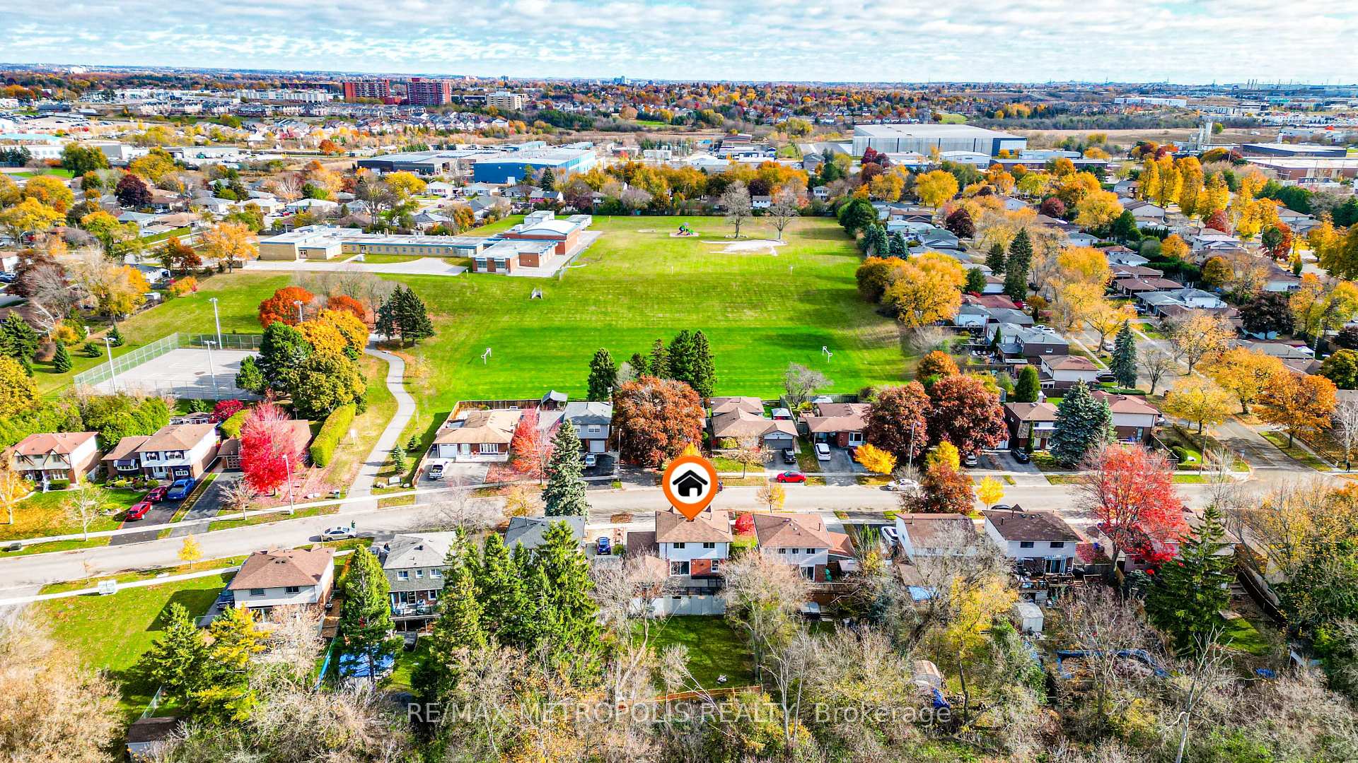 Photo 7 of 306 Lupin Drive, Whitby, Downtown Whitby — HOMEH