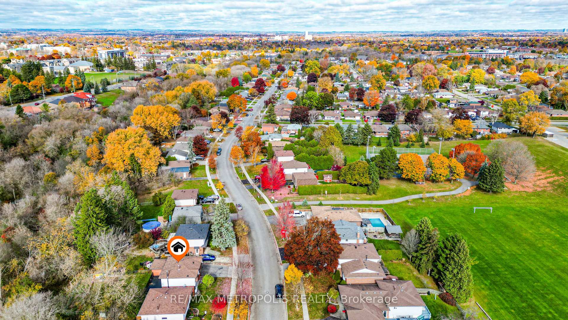 Photo 5 of 306 Lupin Drive, Whitby, Downtown Whitby — HOMEH