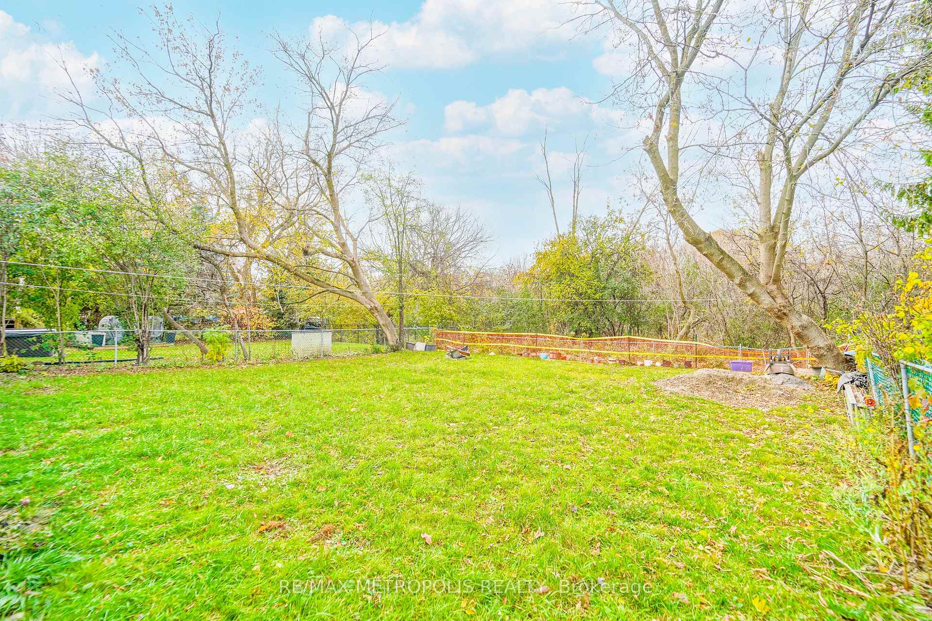 Photo 17 of 306 Lupin Drive, Whitby, Downtown Whitby — HOMEH