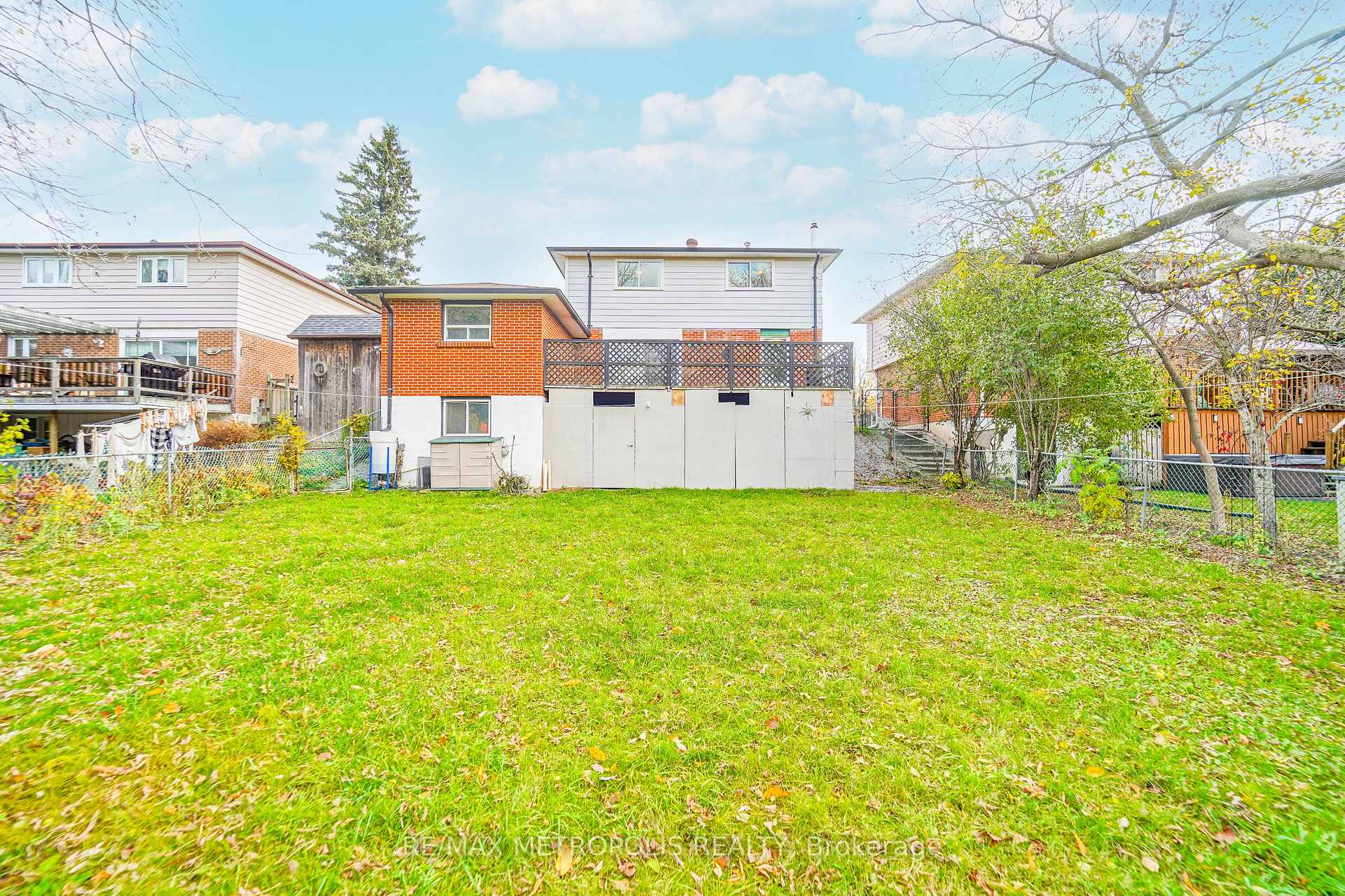 Photo 19 of 306 Lupin Drive, Whitby, Downtown Whitby — HOMEH