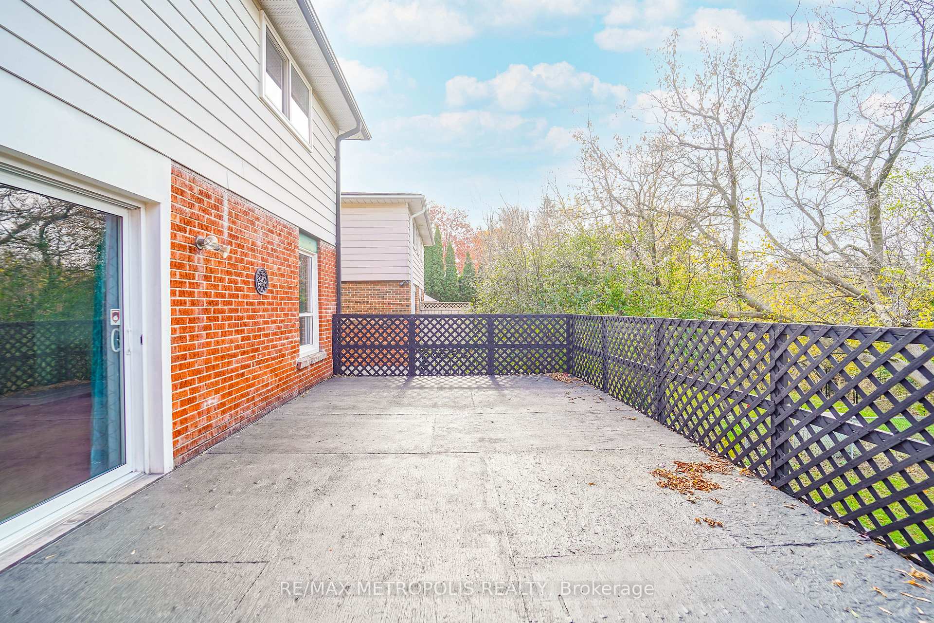 Photo 20 of 306 Lupin Drive, Whitby, Downtown Whitby — HOMEH